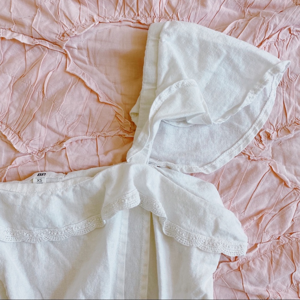 WHITE RUFFLE TOP - Picture 3 of 5